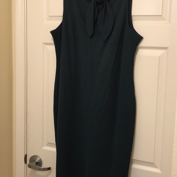 Teal colored shift dress with side-collared tie. Knee-length. - Picture 2 of 3